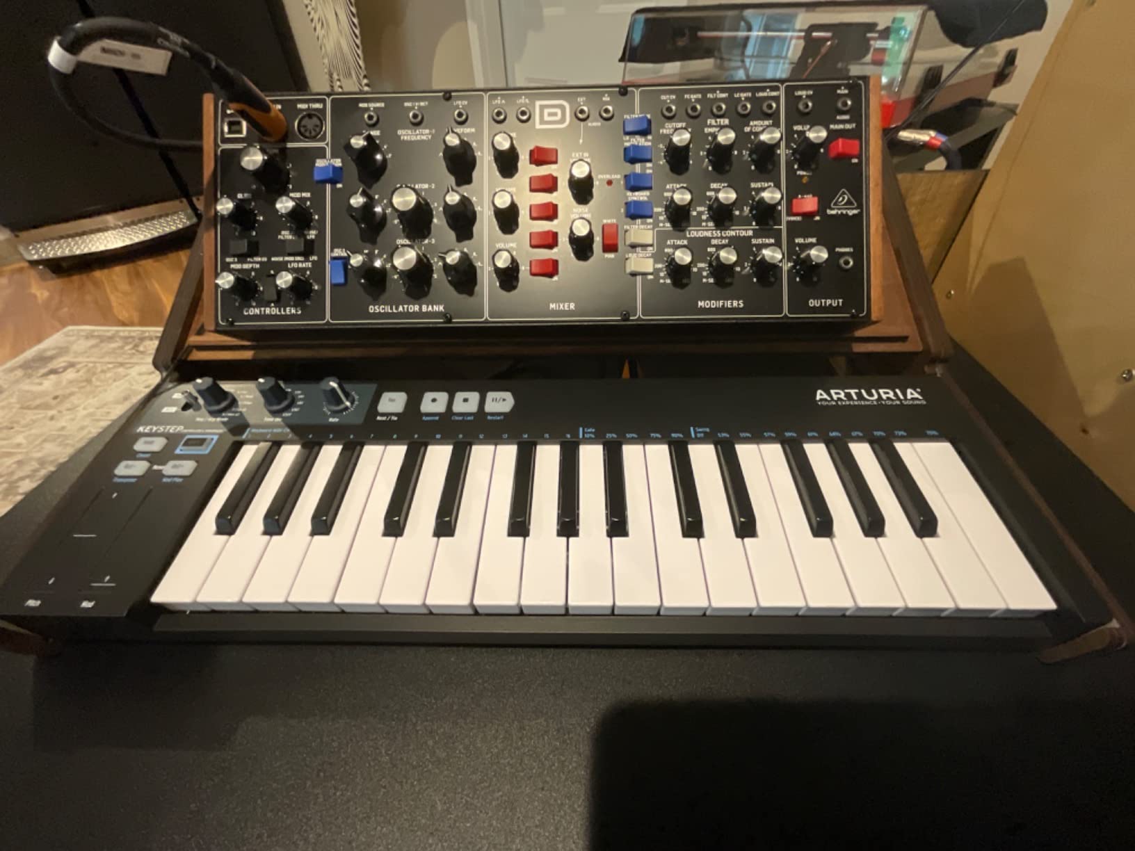 Behringer MODEL D Authentic Analog Synthesizer with 3 VCOs, Ladder Filter, LFO and Eurorack Format customer photo 2