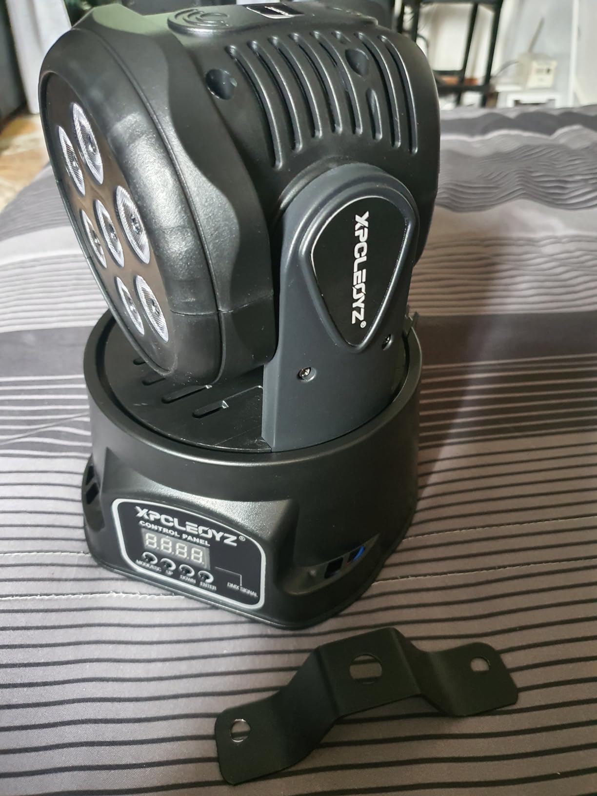 Moving Head Light 7 x 10W LED 4 in 1 RGBW Stage Lighting DJ Lights customer photo 1