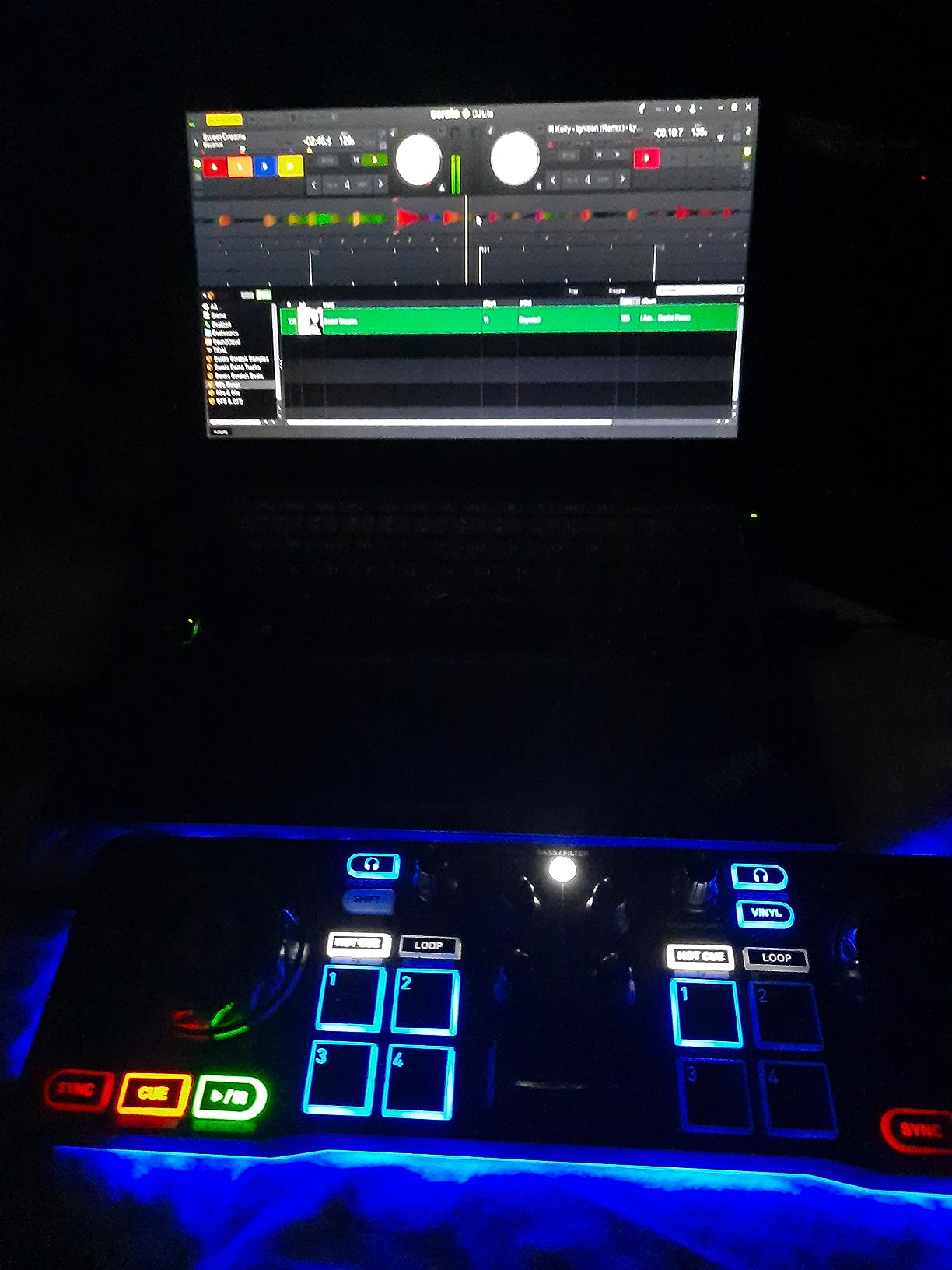 Hercules DJControl Starlight | Pocket USB DJ Controller with Serato DJ Lite, Touch-Sensitive Jog Wheels, Built-in Sound Card and Built-in Light Show | Ultra-compact 2-channel DJ controller with Serato DJ Lite, touch-sensitive jog wheels, RGB lighting, and built-in audio customer photo 2