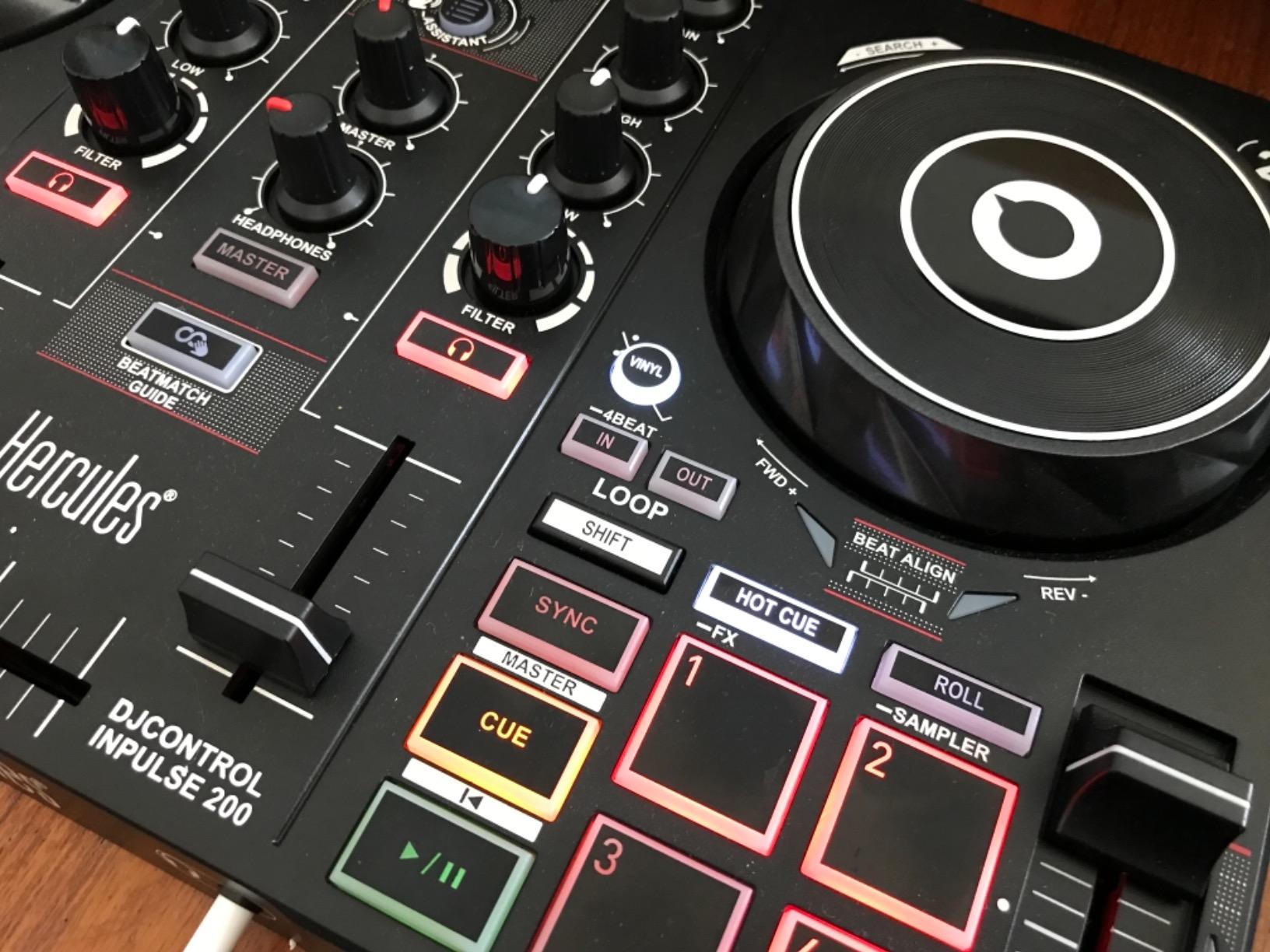 Hercules DJControl Inpulse 200 – DJ controller with USB, ideal for beginners learning to mix - 2 tracks with 8 pads and sound card - Software and tutorials included customer photo 2