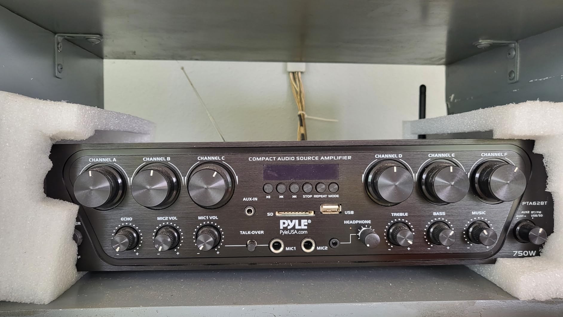 Pyle Bluetooth Wireless Home Amplifier System - Upgraded 6 Channel Audio, 750 Watt Power, Easy Karaoke, Stereo Receiver w USB-A, Micro SD, Headphone, 2 Microphone Input w/Echo, Talkover for PA customer photo 2