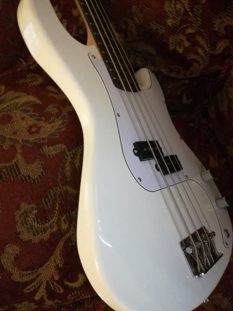 Glarry Electric Bass Guitar Full Size 4 String Rosewood Basswood Fire Style Exquisite Burning Bass (White) customer photo 1
