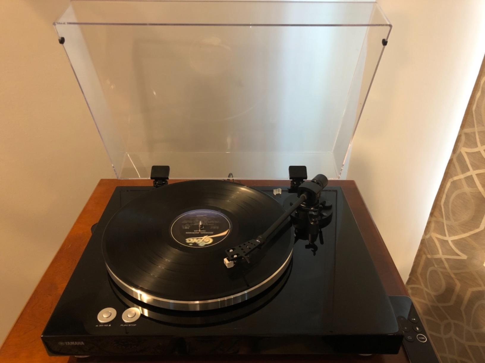 YAMAHA TT-S303 Hi-Fi Vinyl Belt Drive Turntable – Piano Black customer photo 2