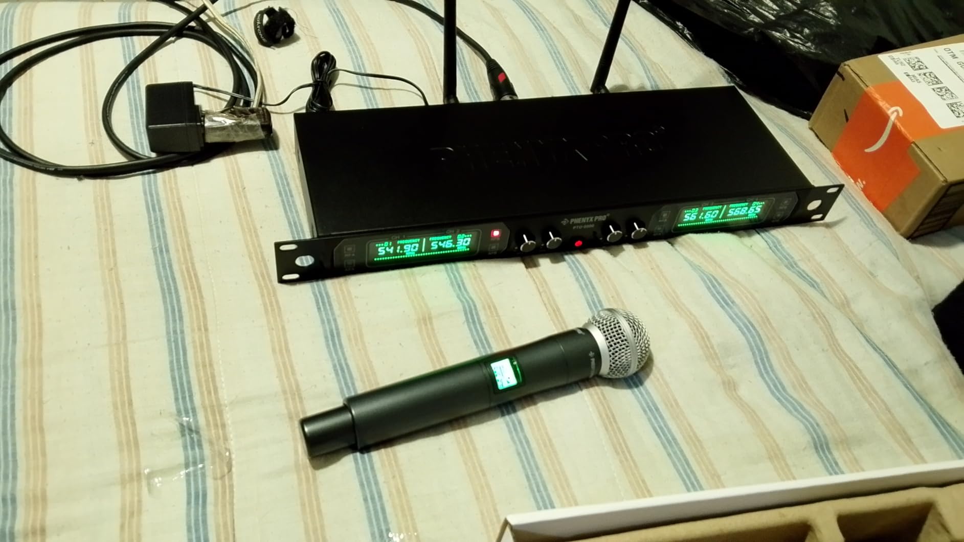 Phenyx Pro 4-Ch UHF Fixed Frequency Wireless Microphone System PTU-5000-4H customer photo 1
