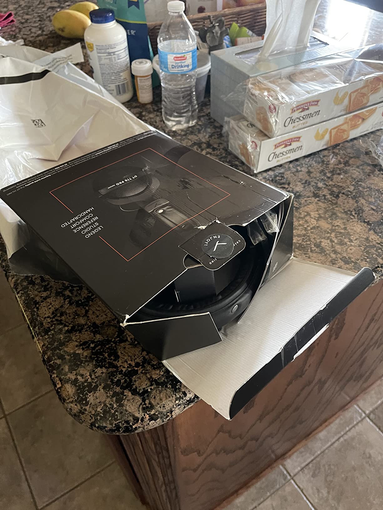 beyerdynamic DT 770 PRO, 250 Ohm, Closed Back, Over Ear, Wired Professional Studio Headphones, Audio Monitors, Audiophile, 3m Coiled Cable, Black with Limited Edition Black Velour Ear Pads customer photo 2