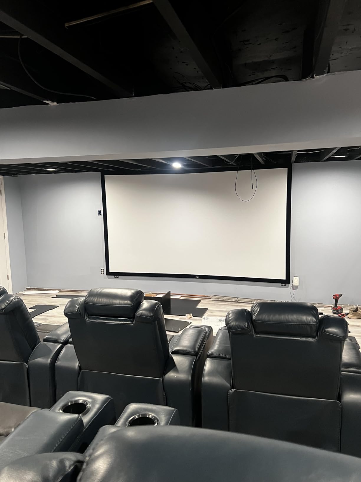 Akia Screens Fixed Frame Projector Screen 135-Inch, 16:9, Wall Mount, CINEWHITE UHD-B, 4K/8K Ready, Indoor Home Theater, AK-FF135WH2 customer photo 1