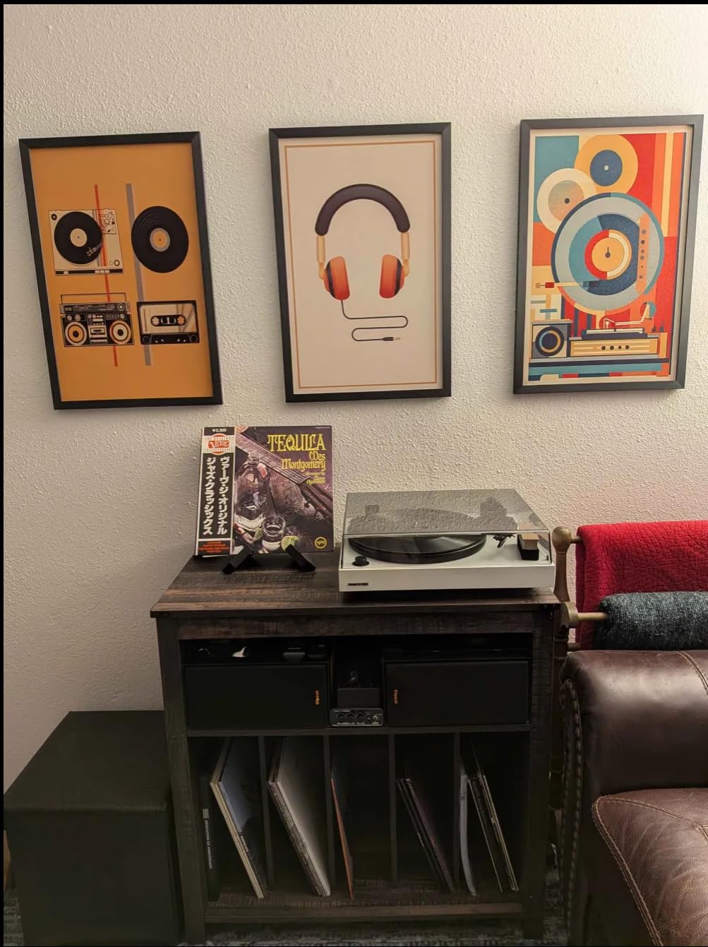 Fluance RT82 Reference High Fidelity Vinyl Turntable Record Player with Ortofon OM10 Cartridge, Speed Control Motor, High Mass MDF Wood Plinth, Vibration Isolation Feet - Piano Black customer photo 2