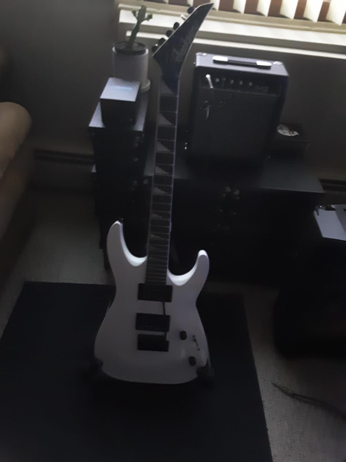 Jackson JS Series Dinky Arch Top JS22 DKA Compound-Radius Amaranth Fingerboard Maple Neck 6-String Electric Guitar (Right-Handed, Snow White) customer photo 1