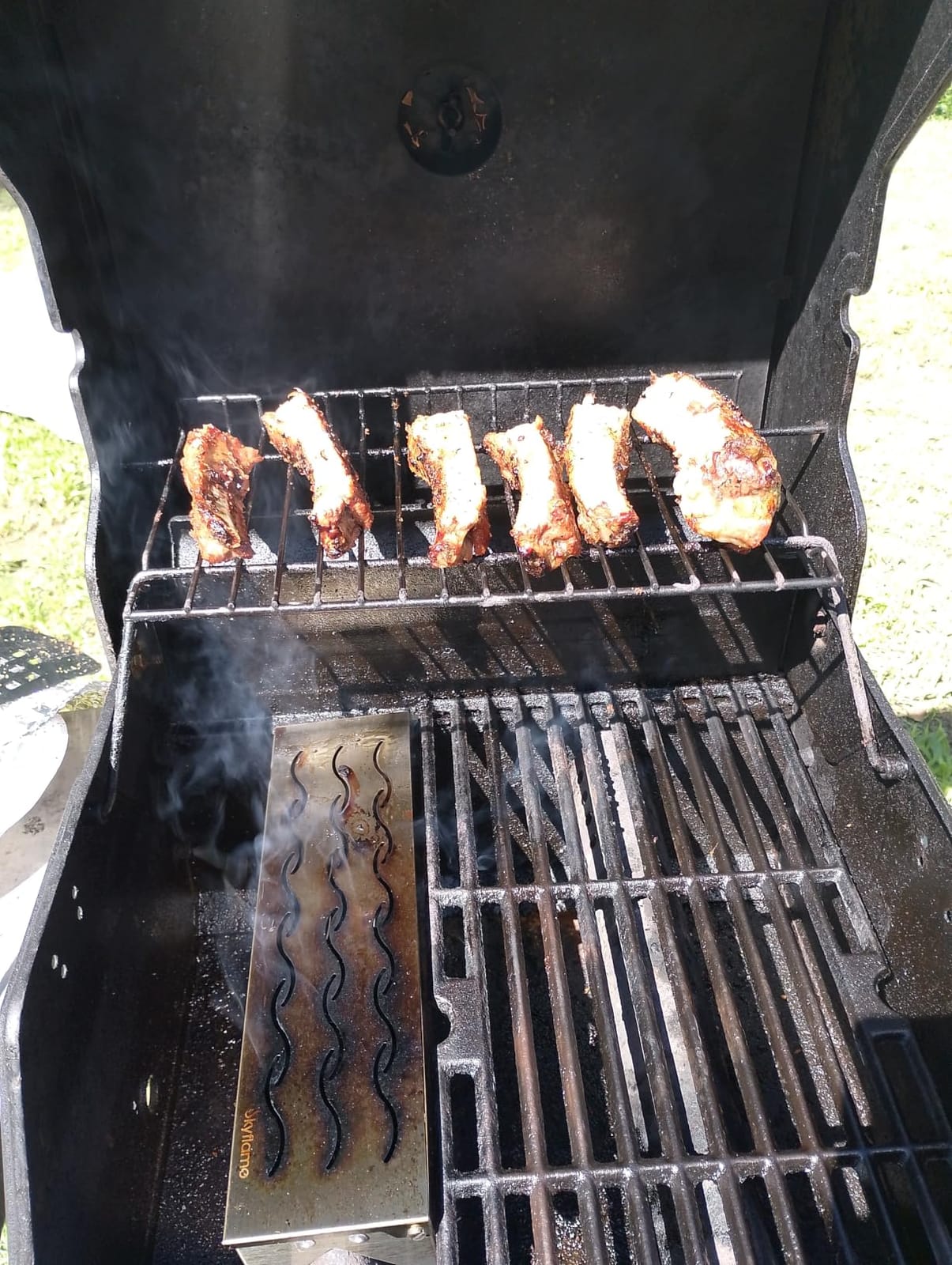 Skyflame Wood Chip Smoker Box for Charcoal, Propane Gas Grill customer photo 1