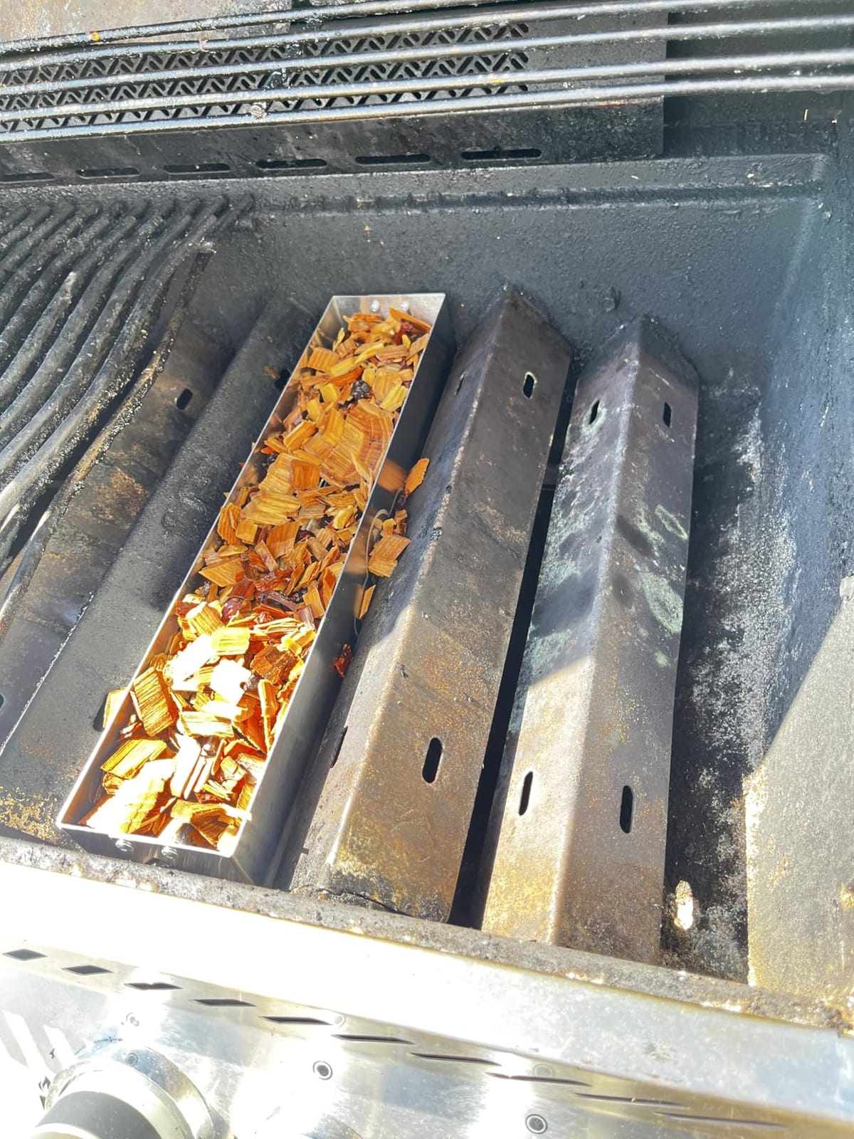 Napoleon Stainless Steel Smoker Box 67013 Add Smoky Flavor to BBQ, Easily Turn Gas Grill Into Smoker, Add Wood Chips or Chunks to Smoke Food on Barbecue 16.25 x 2.54 x 3.5 customer photo 2