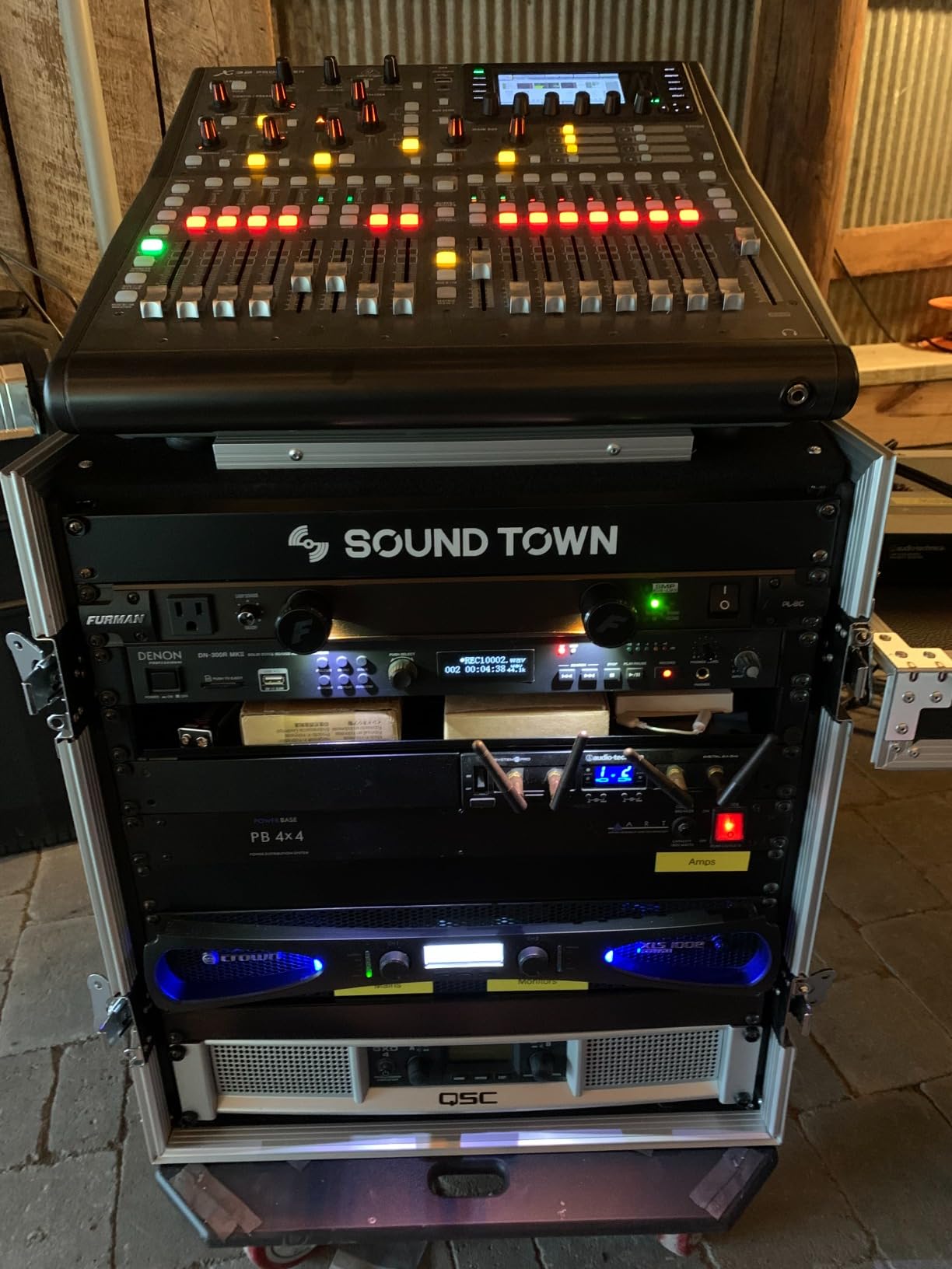 Sound Town Enhanced Thickness 1/2” (12mm) Plywood 8U Audio Rack/Road ATA Case with 11U Slant Mixer Top, 20’’ Rackable Depth, Casters, 8 Space Size, Pro Tour Grade (STMR-8UW) customer photo 1