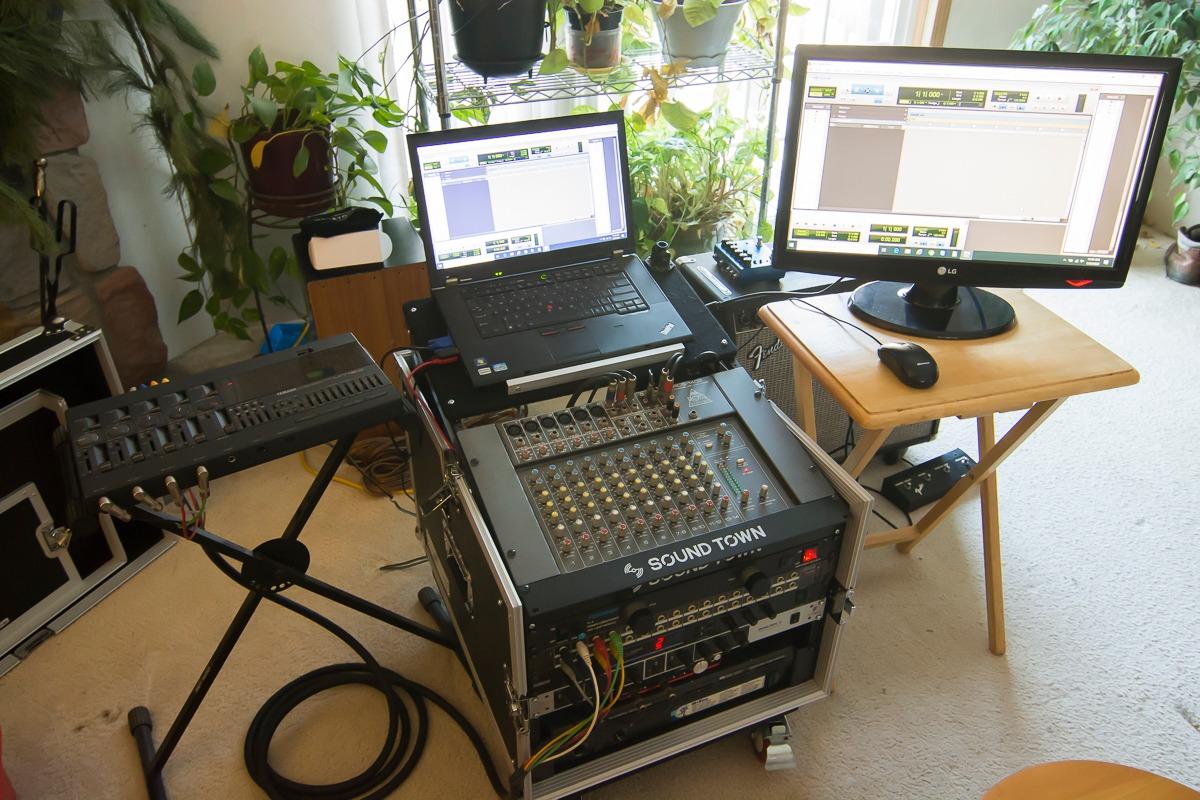 Sound Town Enhanced Thickness 1/2” (12mm) Plywood 8U Audio Rack/Road ATA Case with 11U Slant Mixer Top, 20’’ Rackable Depth, Casters, 8 Space Size, Pro Tour Grade (STMR-8UW) customer photo 2