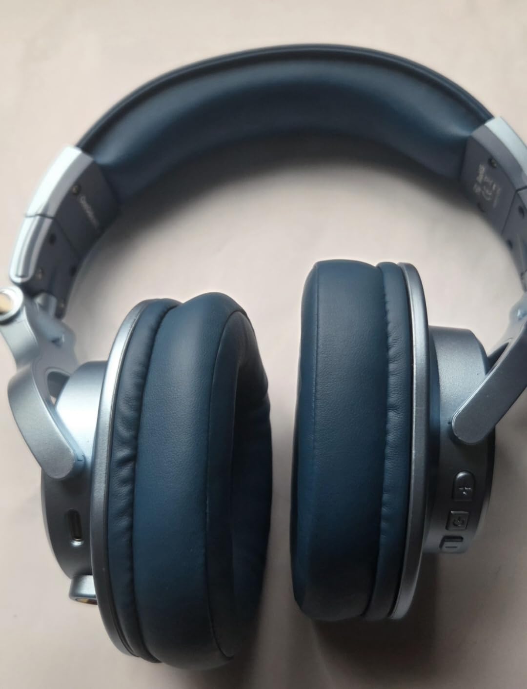 OneOdio A70 Bluetooth Over-Ear Headphones, Hi-Res Wired DJ Studio - Black customer photo 2