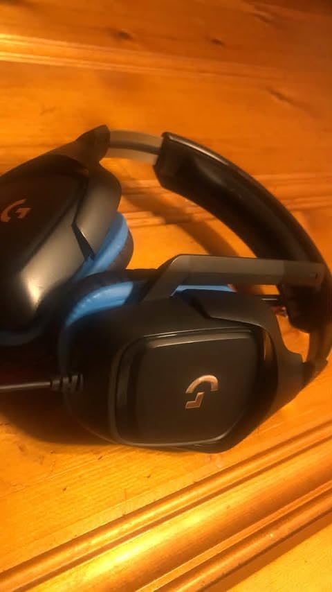 Logitech G432 Wired Gaming Headset - Black customer photo 2