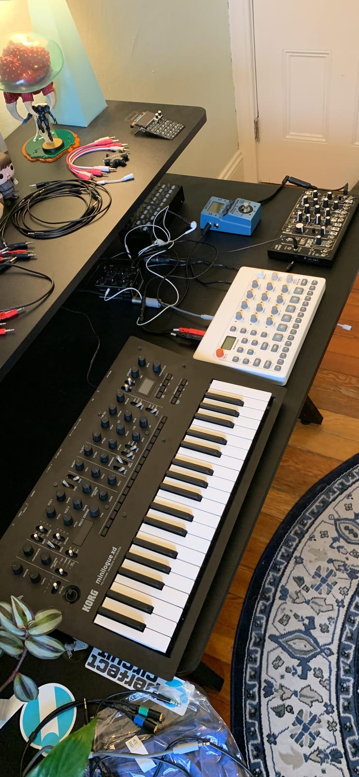 Korg minilogue xd 37-key Polyphonic Analog Synththesizer w/ 16-step Sequencer, 4 Voices and OLED Oscilloscope (MINILOGUEXD) customer photo 2