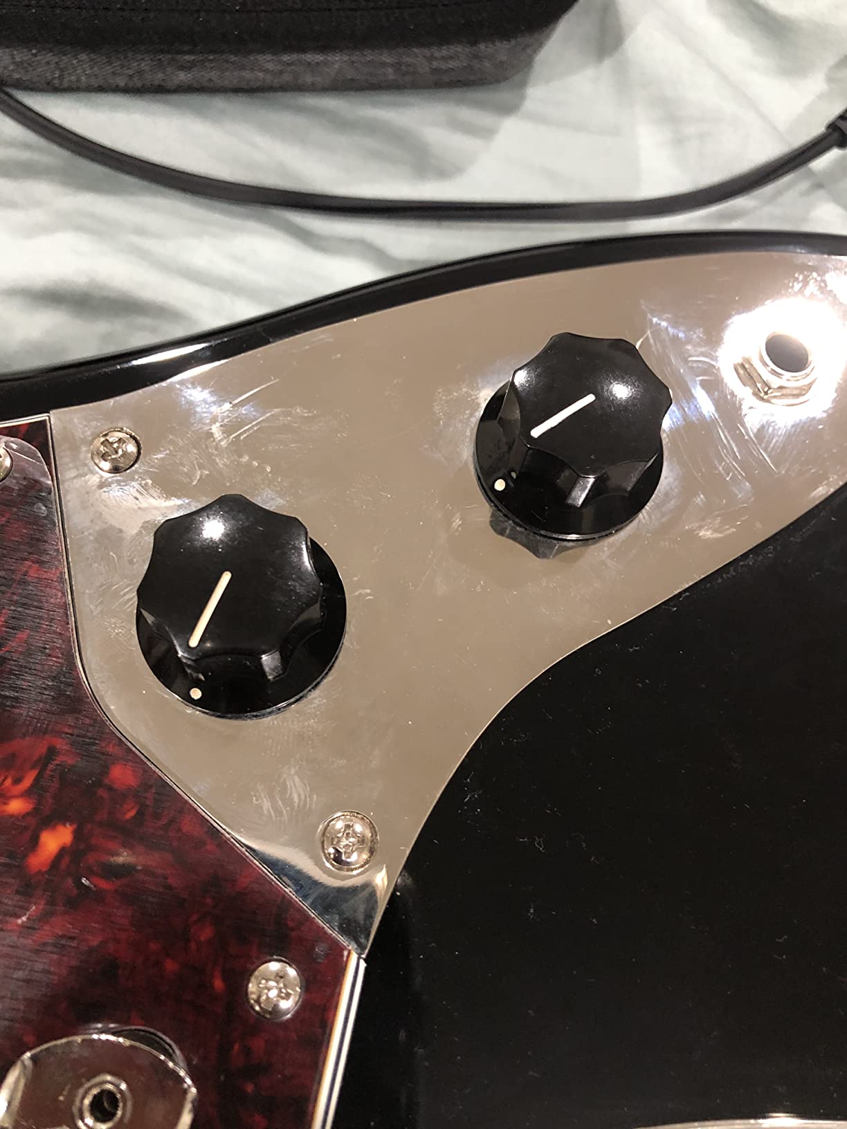 Squier Classic Vibe 6-String Bass VI, 3-Color Sunburst, Laurel Fingerboard customer photo 2