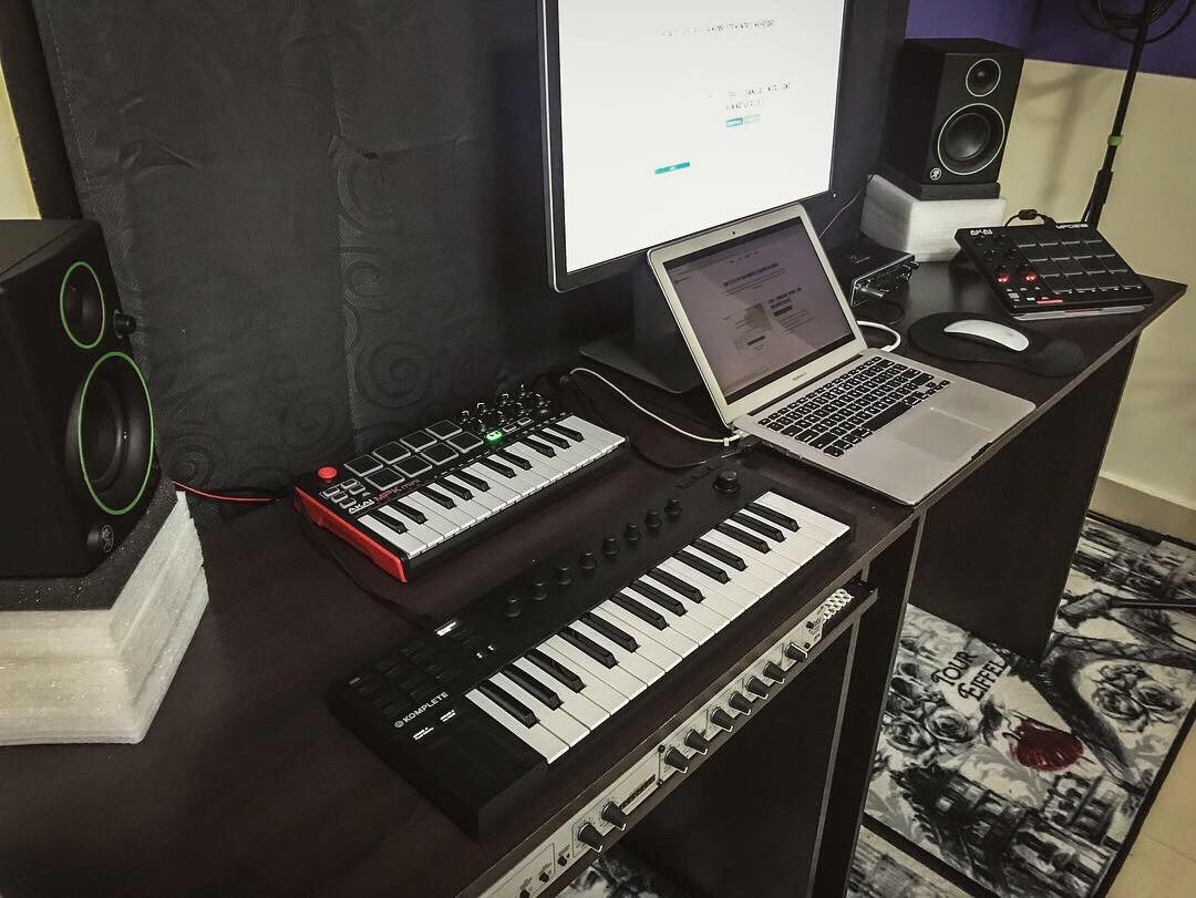 Native Instruments Komplete Kontrol M32 Controller Keyboard (26154) customer photo 1