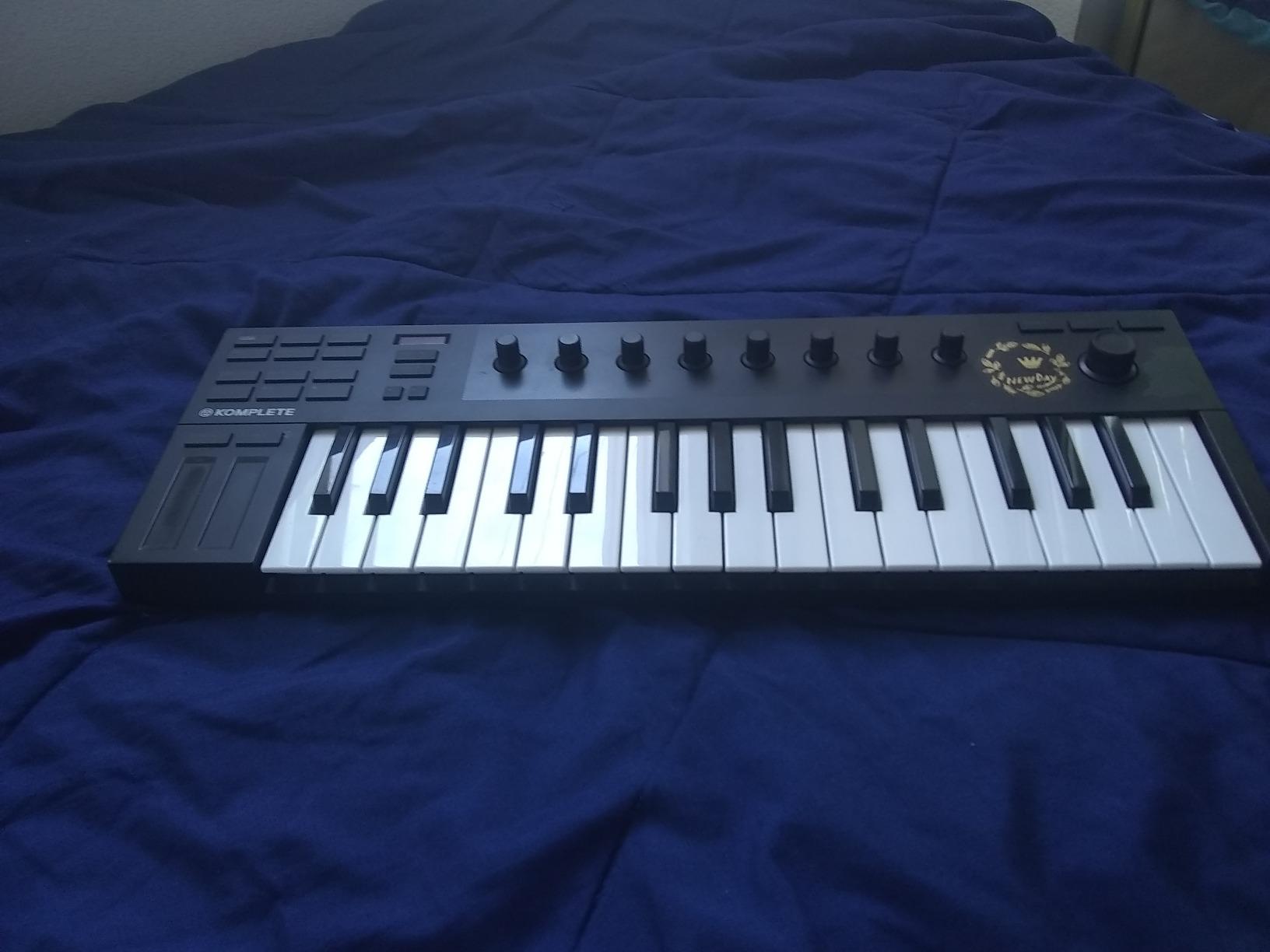 Native Instruments Komplete Kontrol M32 Controller Keyboard (26154) customer photo 2