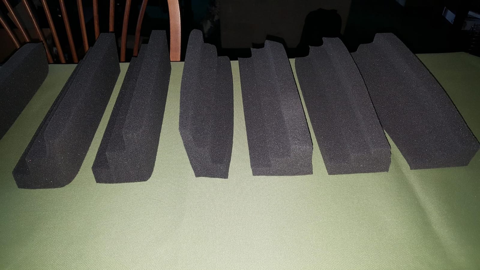 JBER 4Pack Acoustic Foam Corner Bass Traps, Studio Foam Corner Block Finish customer photo 1