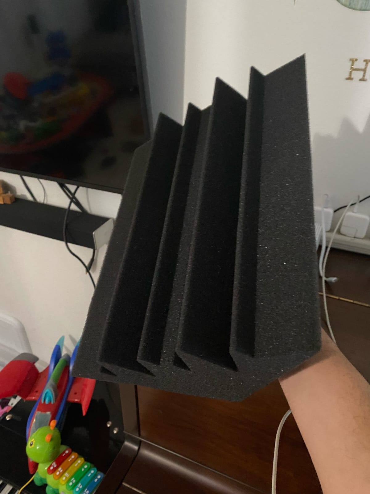 JBER 4Pack Acoustic Foam Corner Bass Traps, Studio Foam Corner Block Finish customer photo 2