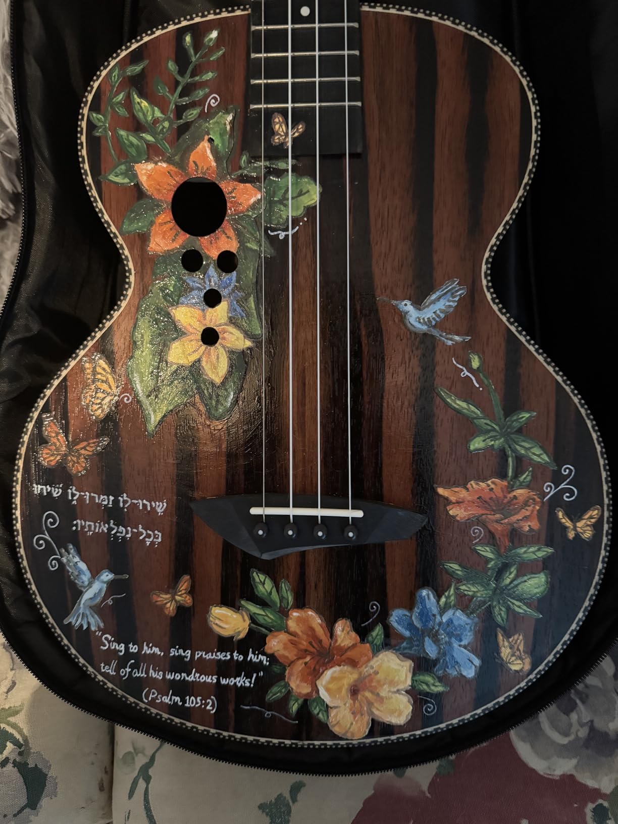 Caramel CB904 30inch Ebony Wood Baritone Electric Ukulele customer photo 2