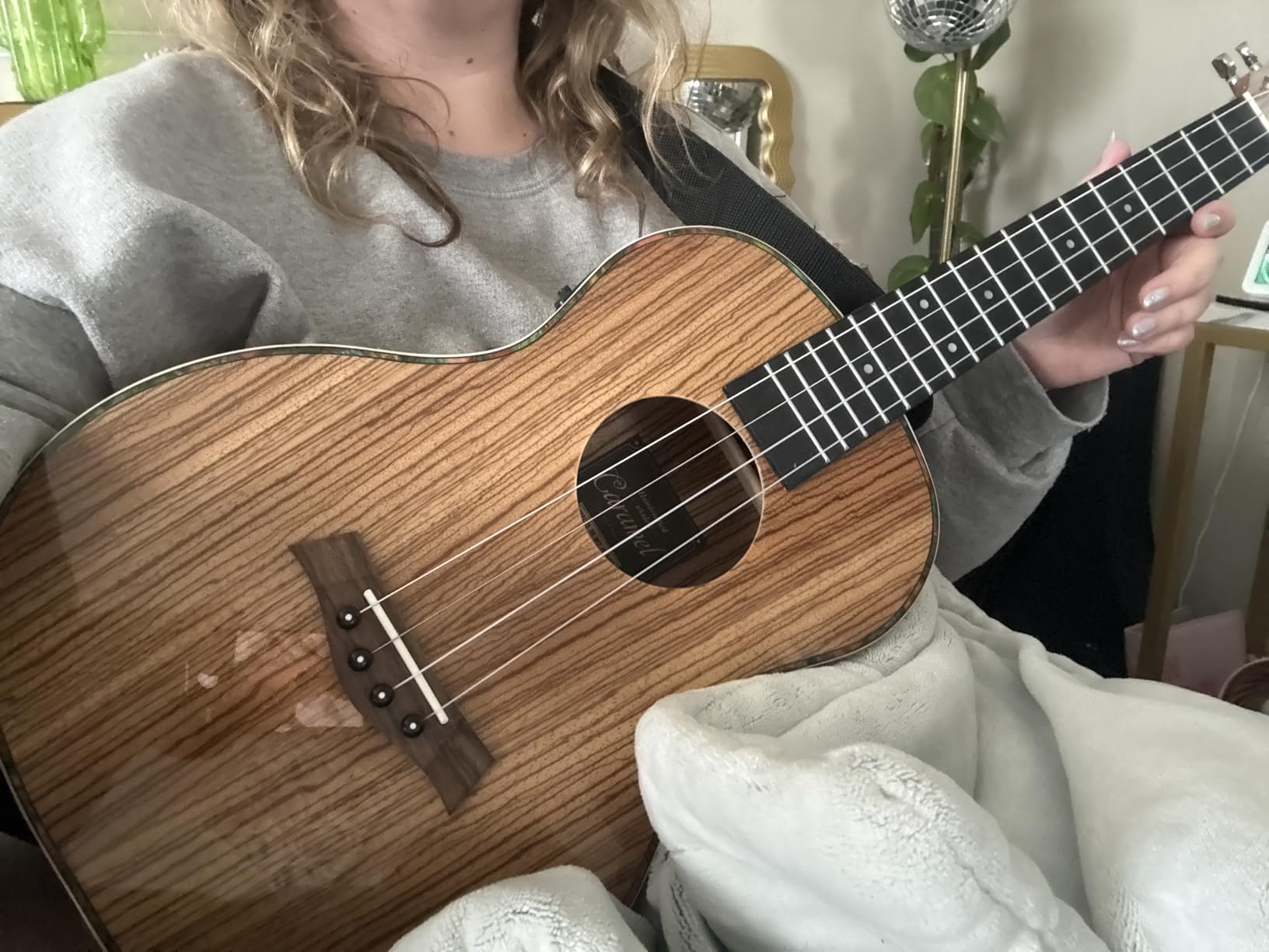 Caramel 30 inch CB103 Zebra wood High Gloss Baritone Electric Ukulele customer photo 1
