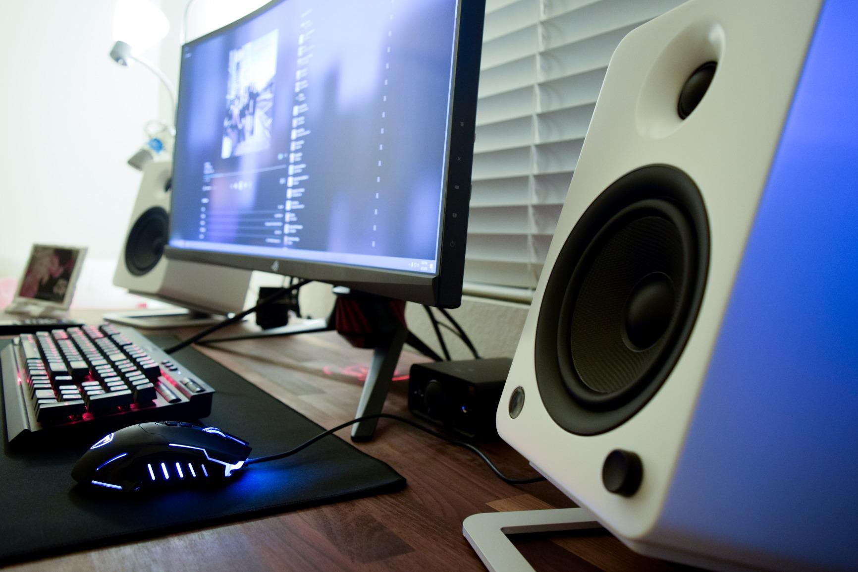 Kanto YU6WALNUT Powered Bookshelf Speakers with Bluetooth and Phono Preamp | Pair | Walnut customer photo 1