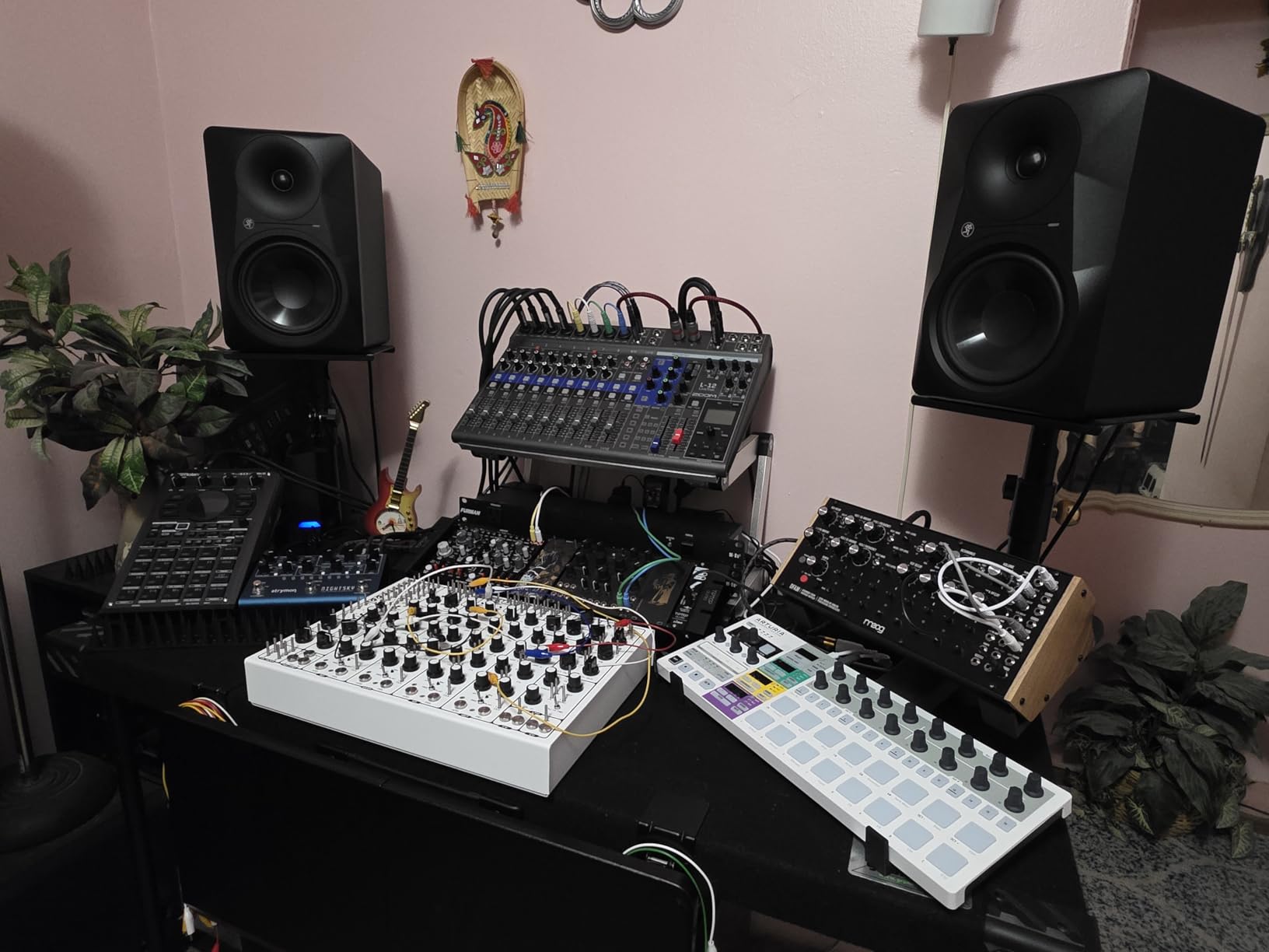 Arturia KeyLab 88 MkII 88 Key Weighted USB MIDI Keyboard Controller — Aftertouch, Velocity Sensitive, Hammer-Action, Piano Feel, With 16 Drum Pads, 9 Faders, 9 Knobs and Analog Lab V Software Included customer photo 1