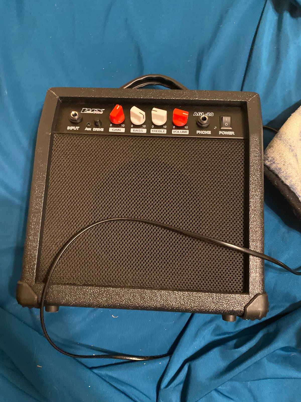 LyxPro Electric Guitar Amp 20 Watt Amplifier Built in Speaker Headphone Jack and Aux Input Includes Gain Bass Treble Volume and Grind - Black customer photo 1