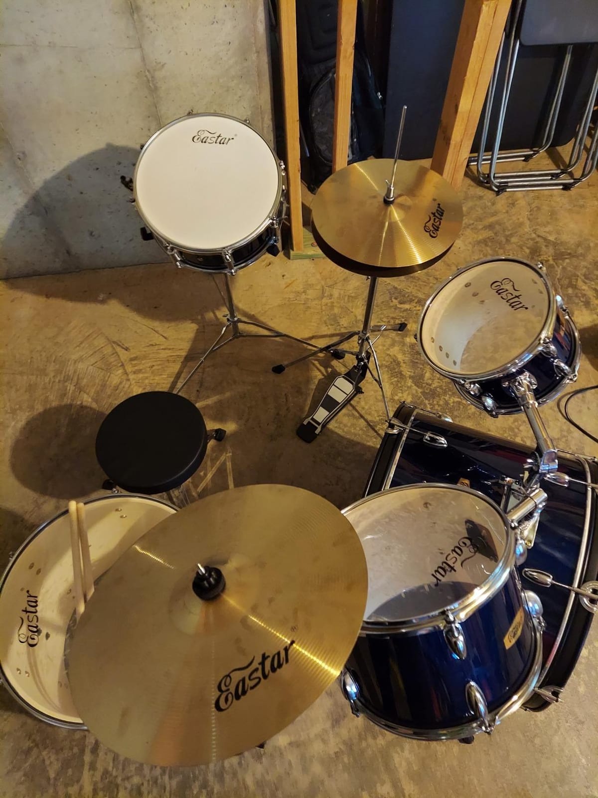 Drum Set Eastar 22 inch for Adults, 5 Piece Full Size Drum Kit Junior Beginner with Pedal Cymbals Stands Stool and Sticks, Metallic Blue customer photo 1