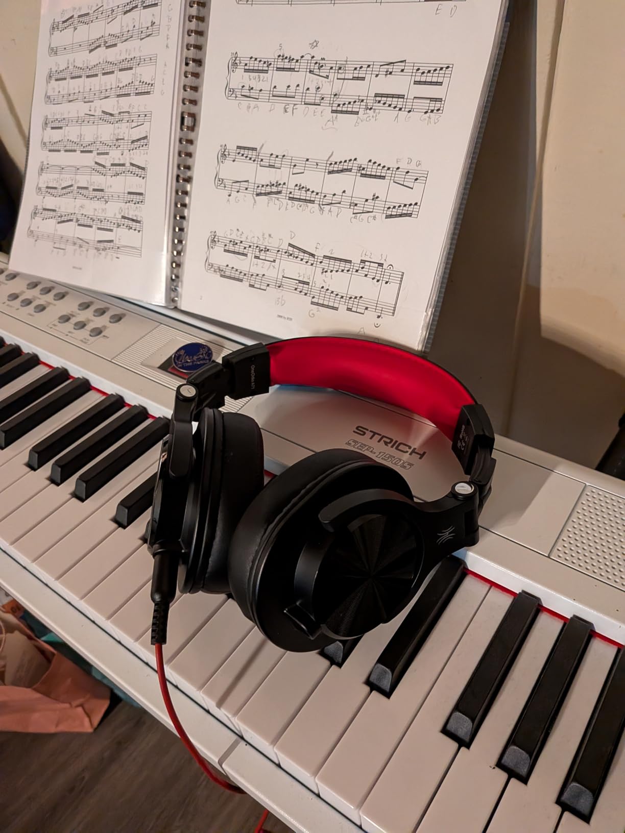 OneOdio A71 Hi-Res Wired Over-Ear Studio Headphones for DJ, Mixing - Red customer photo 1