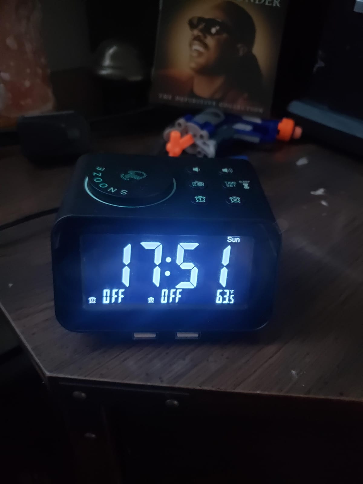 uscce Digital Dual Alarm Clock Radio for Bedrooms with 0-100% Dimmer customer photo 1