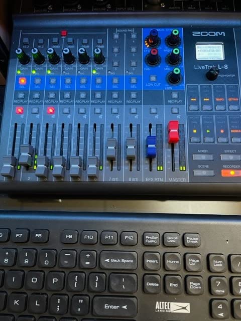 Zoom LiveTrak L-8 Battery Powered Mixer/Recorder for Musicians & Podcasters customer photo 1