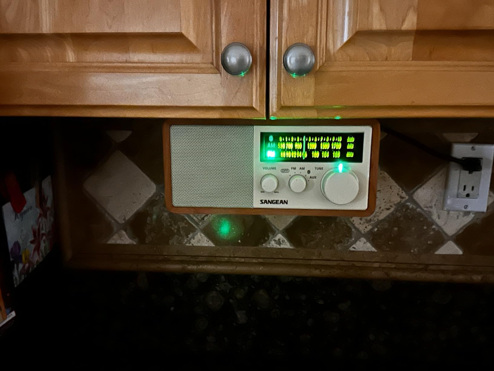 Sangean WR-16SE 45th Anniversary AM/FM/Bluetooth Radio, Dark Walnut Wood customer photo 1