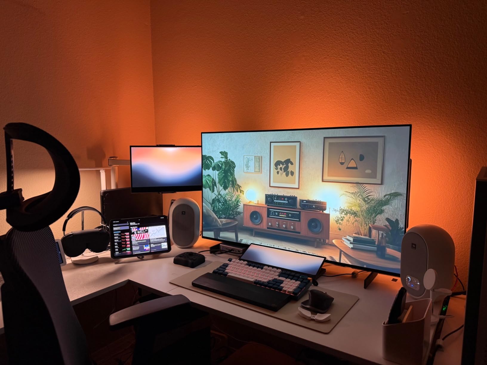 JBL Professional 1 Series 104-BT Compact Desktop Reference Monitors with Bluetooth, White, Sold as Pair, 4.5-inch Speaker customer photo 1