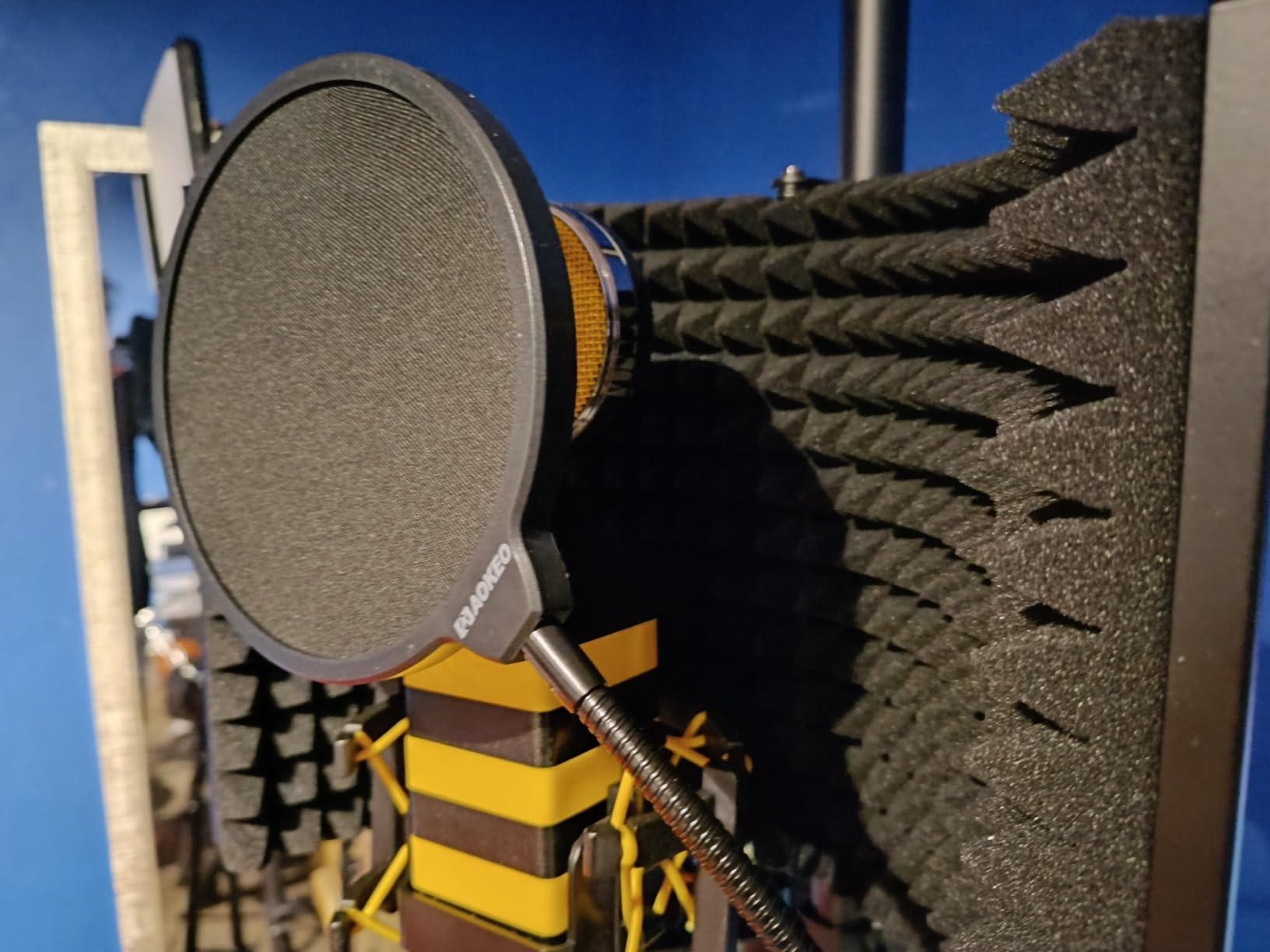 Professional Studio Recording Microphone Isolation Shield, Pop Filter,High density absorbent foam is used to filter vocal. Suitable for Blue Yeti and other condenser microphones (AO-504 With Stand) customer photo 1