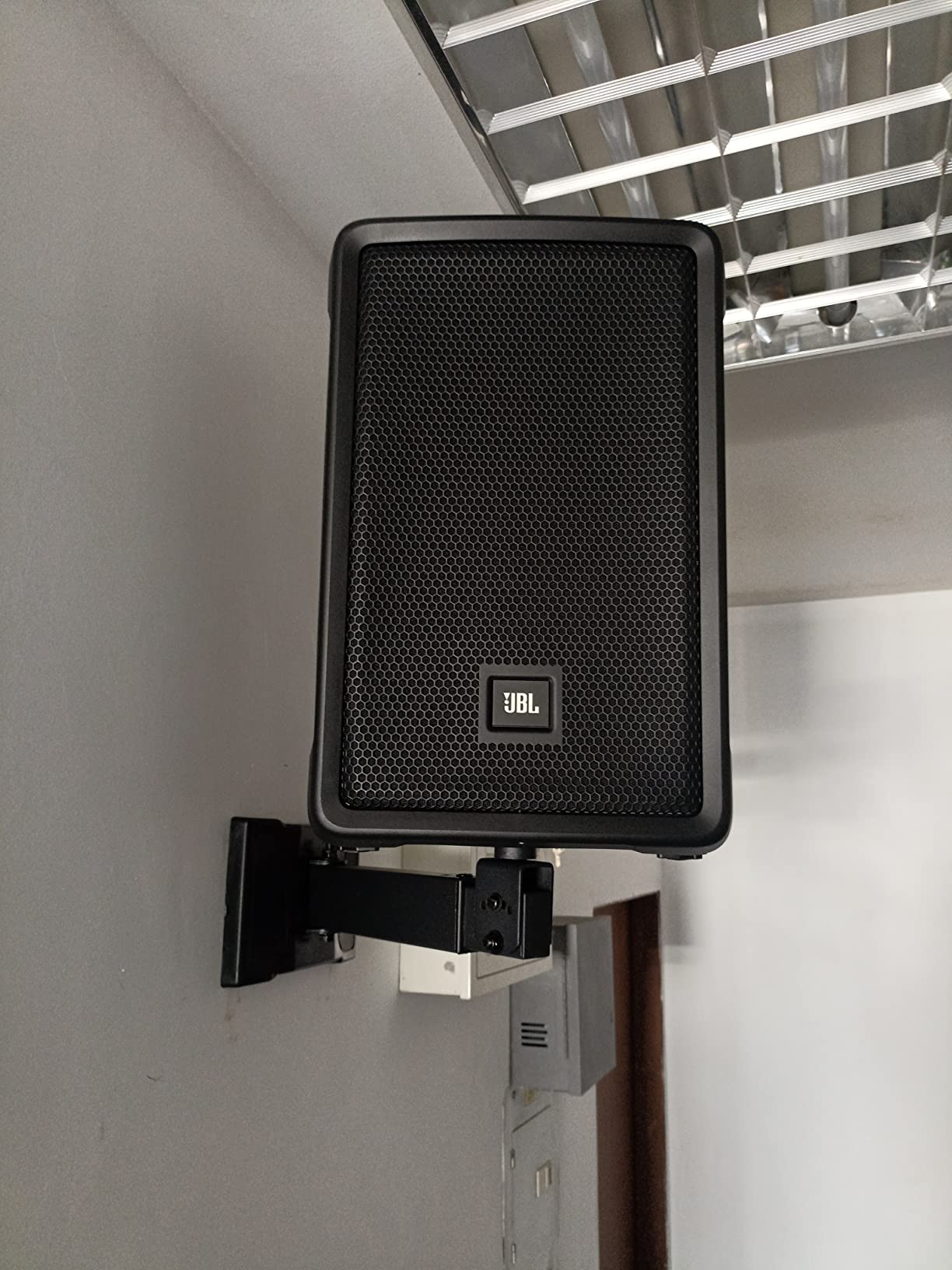 JBL Professional IRX108BT Powered PA Speaker, Portable Loudspeaker with Bluetooth, 8 Inch Woofer, 1300 Watt, Mobile DJ, Musicians, Small Venues, Ceremonies and Sports Events, Black | Bluetooth, 8 Inch Woofer, 1300 Watt, Mobile DJ, Musicians, Small Venues, Ceremonies, Sports Events customer photo 1
