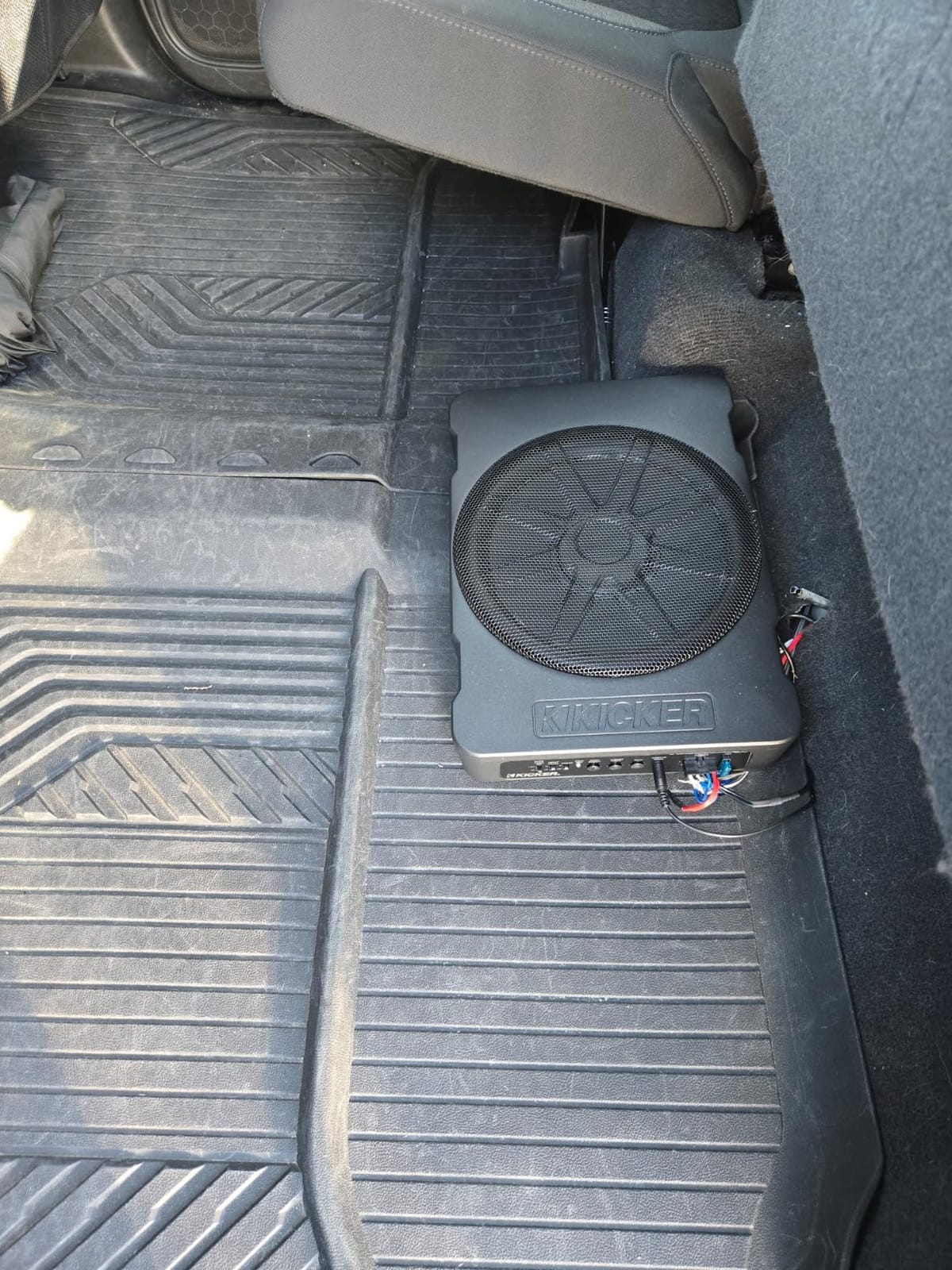 KICKER 46HS10 Hideaway Compact Powered Subwoofer, 10-Inch customer photo 1