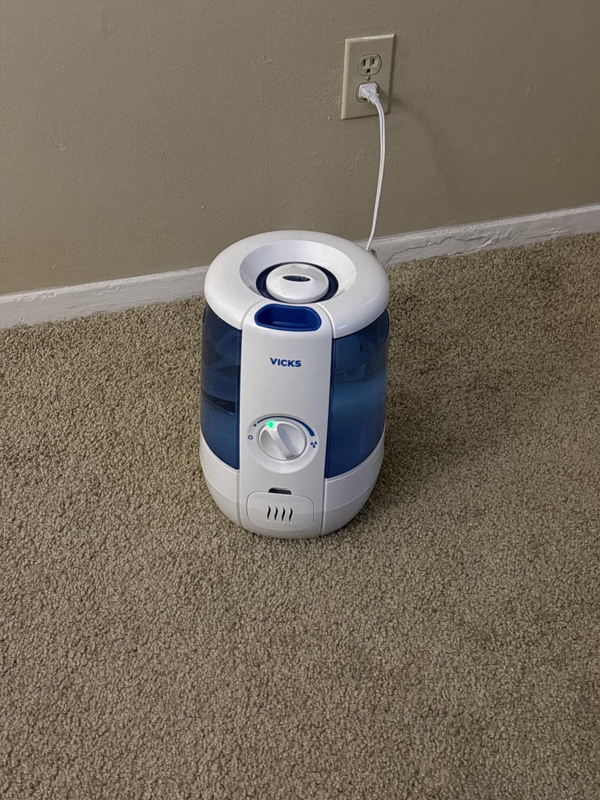 Vicks CoolRelief Cool Mist Humidifier, 1.2 Gal customer photo 1