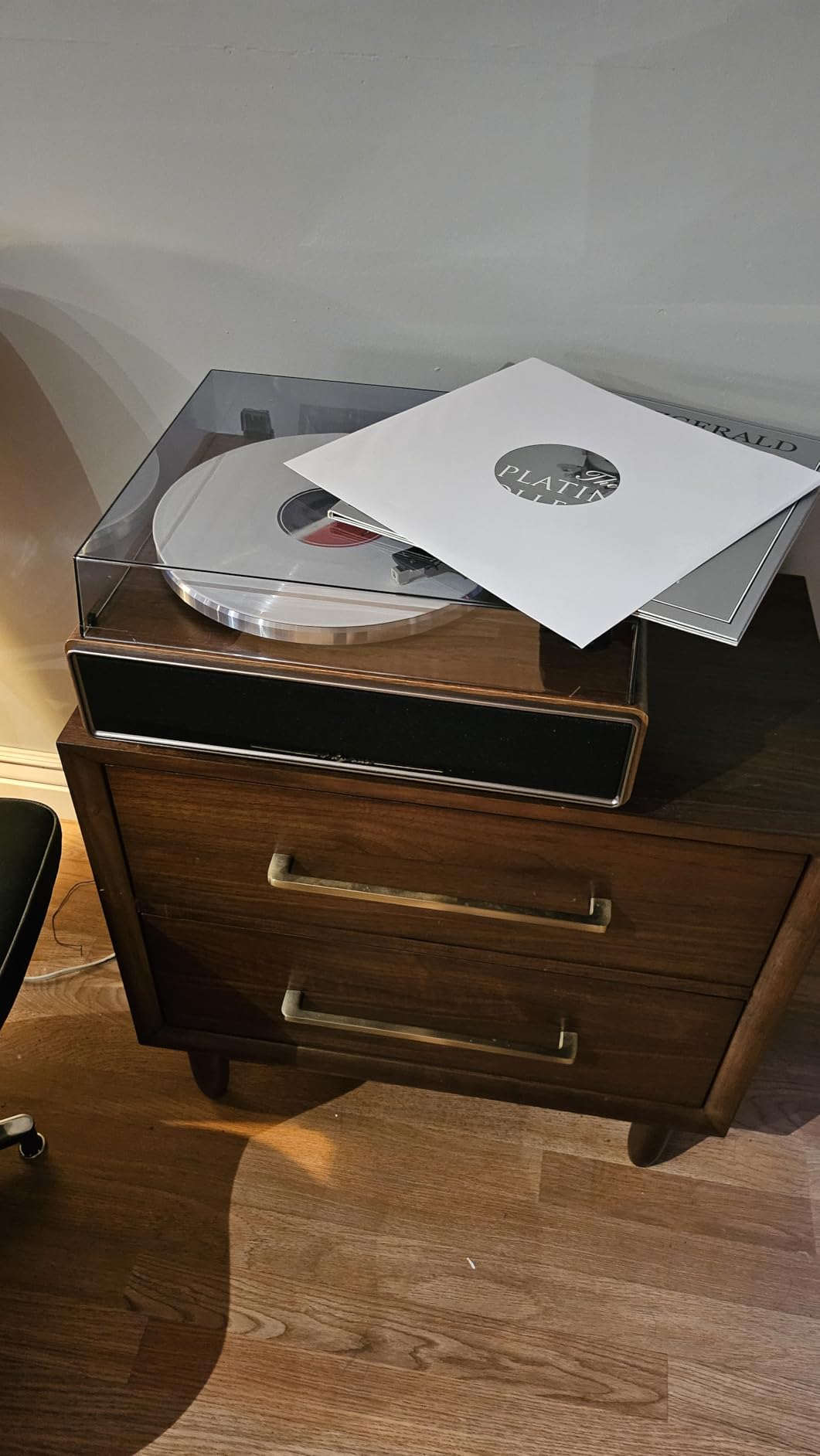 1 BY ONE High Fidelity Belt Drive Turntable with Built-in Speakers | Vinyl Record Player with Magnetic Cartridge, Wireless Playback and Aux-in Functionality, Auto Off customer photo 2