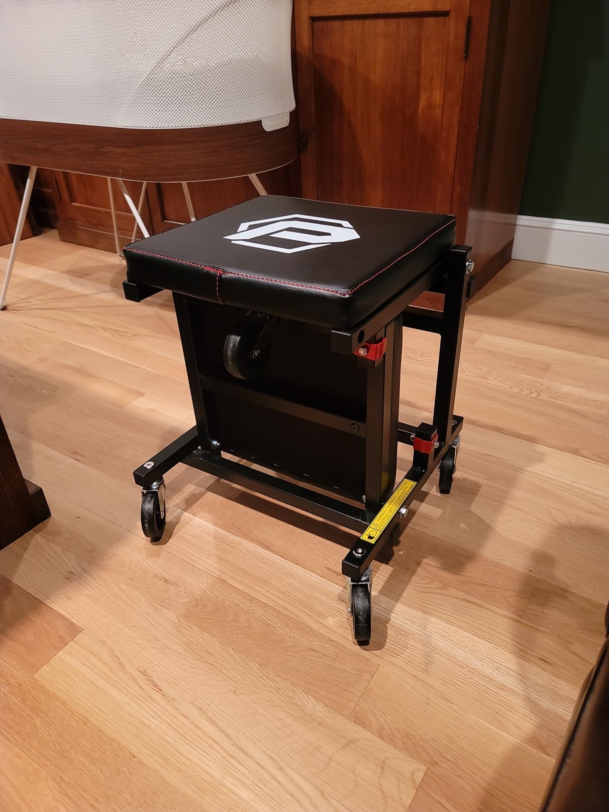 Powerbuilt 2-in-1 Rolling Creeper Seat Converts from High to Low Roller Seat, Fast, Tool-Free Conversion, Garage, Shop, Brake Jobs, Washing, Detailing, Maintenance, Thick Pad, 3-in. Casters - 240298 customer photo 2