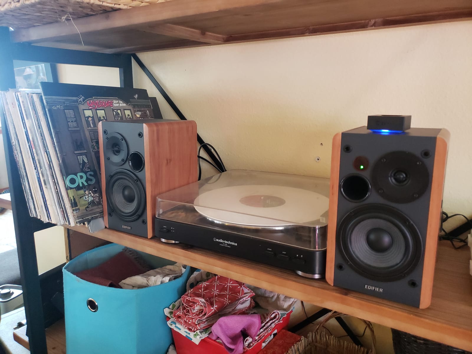 Edifier R1280Ts Powered Bookshelf Speakers - 2.0 Stereo Active Near Field Monitors - Studio Monitor Speaker - 42 Watts RMS with Subwoofer Line Out - Wooden Enclosure customer photo 2
