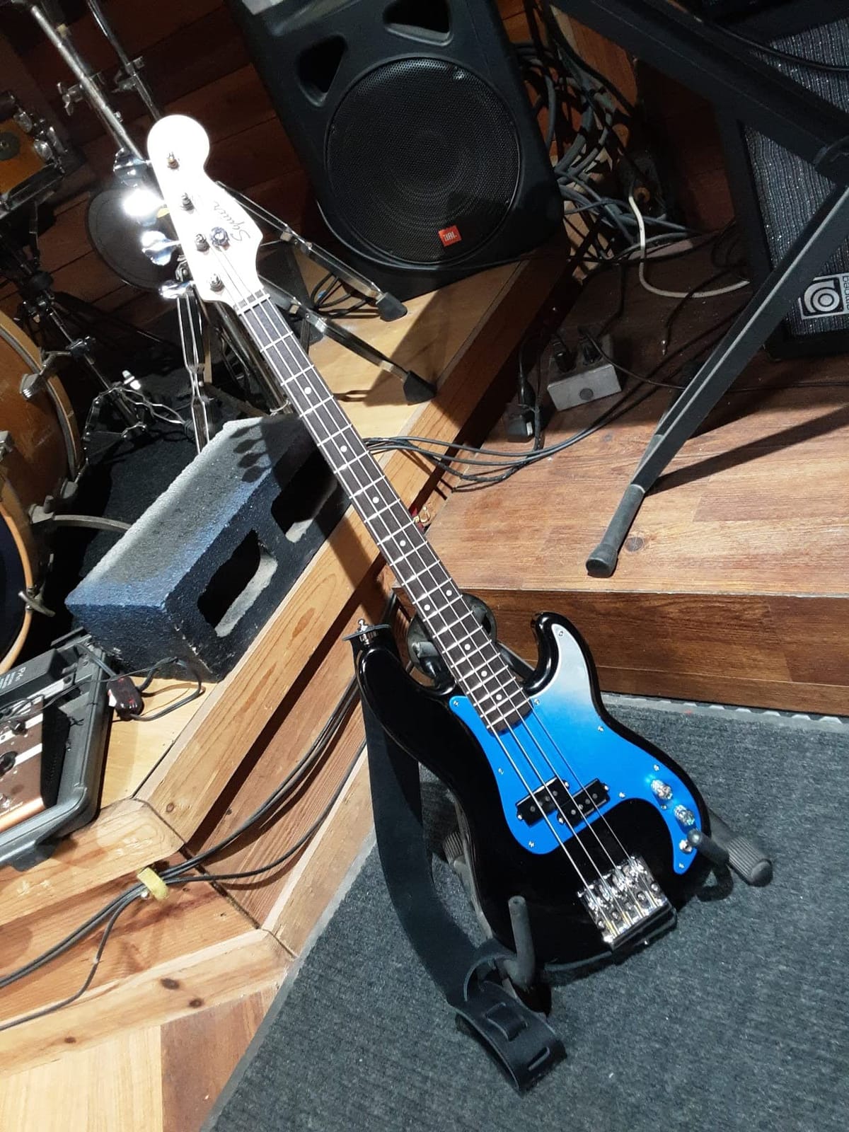 Squier Mini Precision Bass, Black, Laurel Fingerboard customer photo 1
