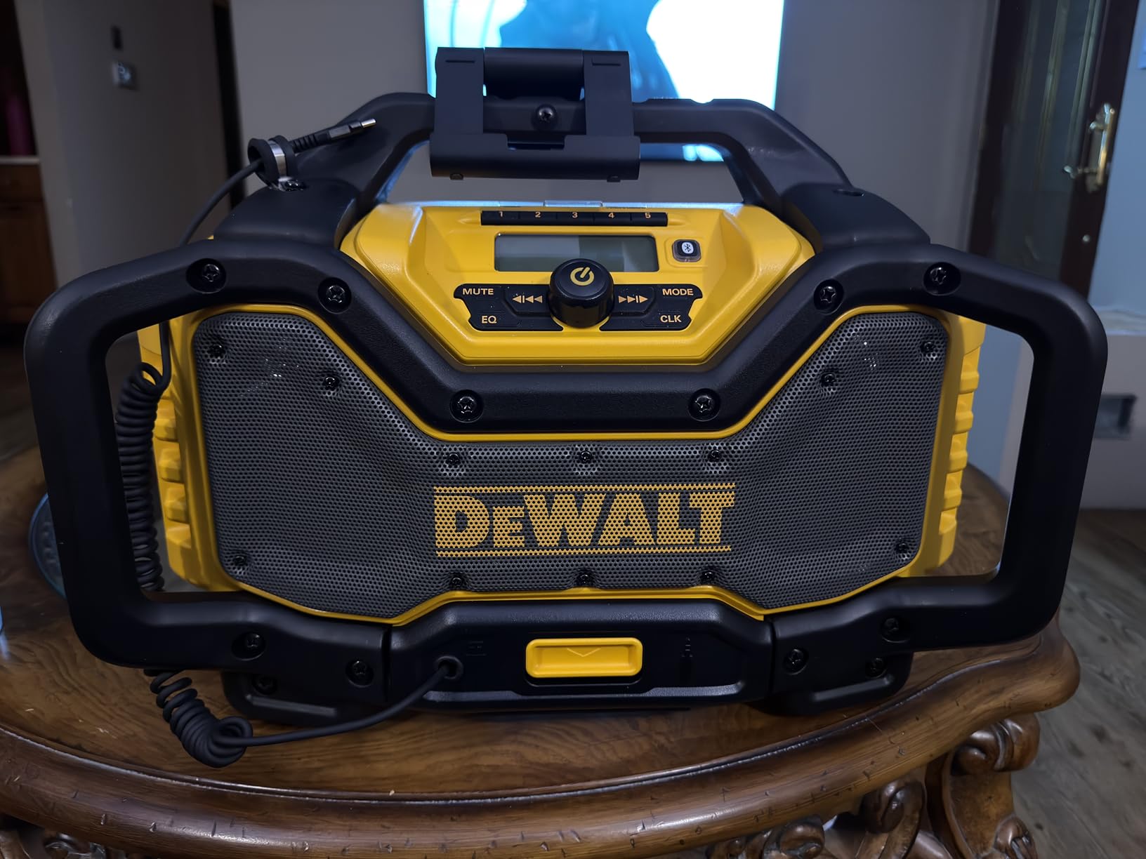 DEWALT 12V/20V MAX Portable Bluetooth Radio, Cordless, 100 ft Range, 3.5” Subwoofers, Jobsite (DCR028B) customer photo 2