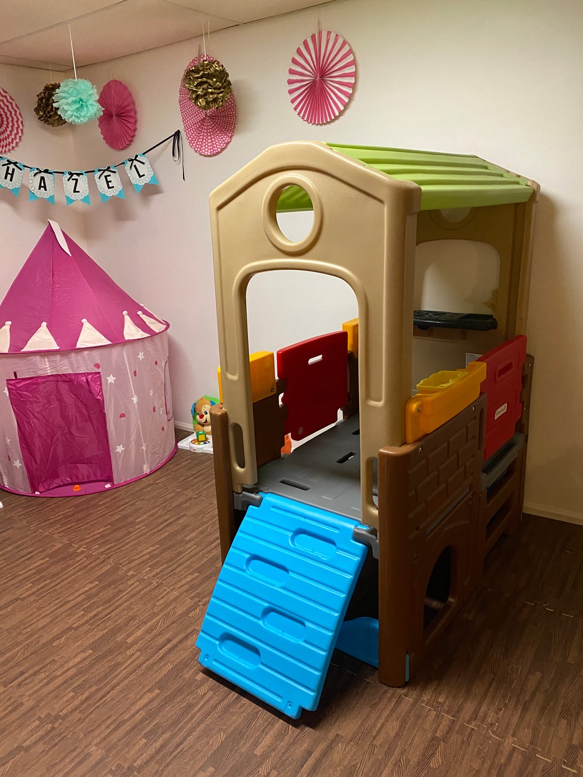 Simplay3 Young Explorers Discovery Playhouse - Indoor or Outdoor Clubhouse and Activity Playset for Toddlers and Kids, Made in USA customer photo 1