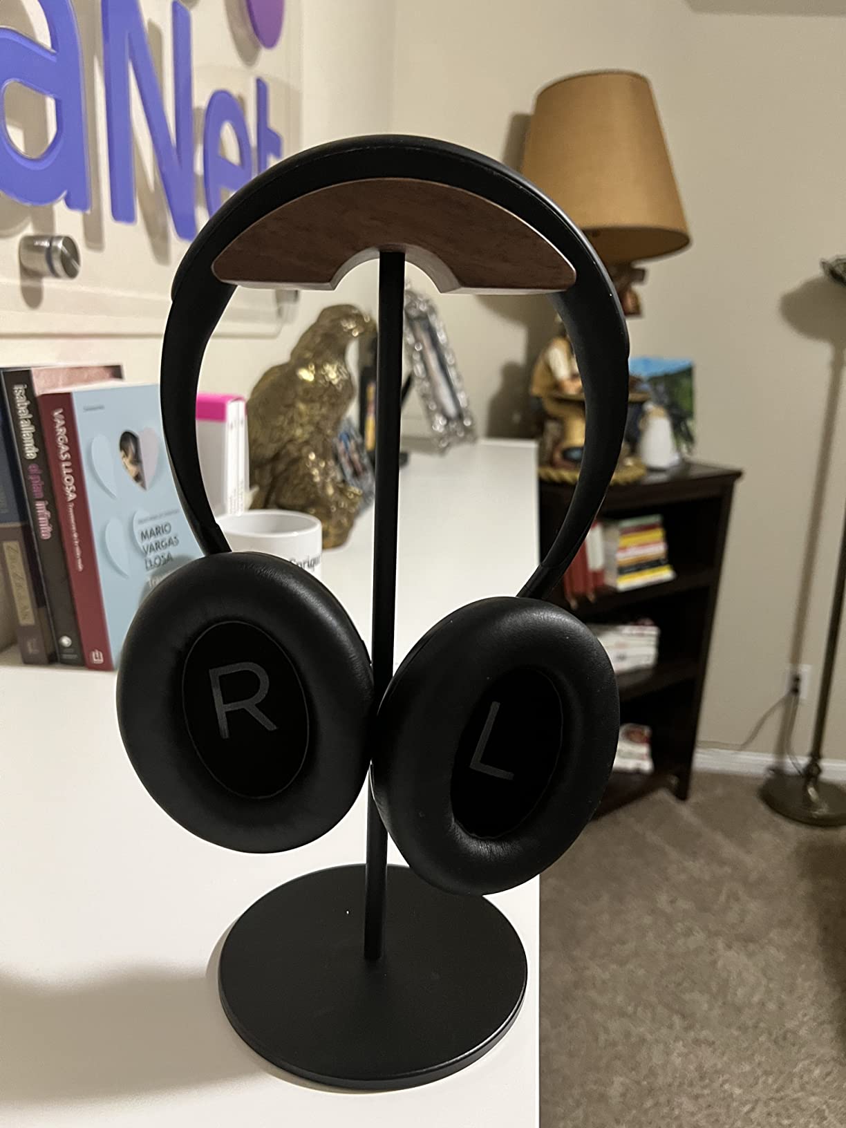 Headphone Stand, Walnut Wood & Aluminum Headset Stand, Nature Walnut Gaming Headset Holder with Solid Heavy Base for All Headphone Sizes (Black) customer photo 2