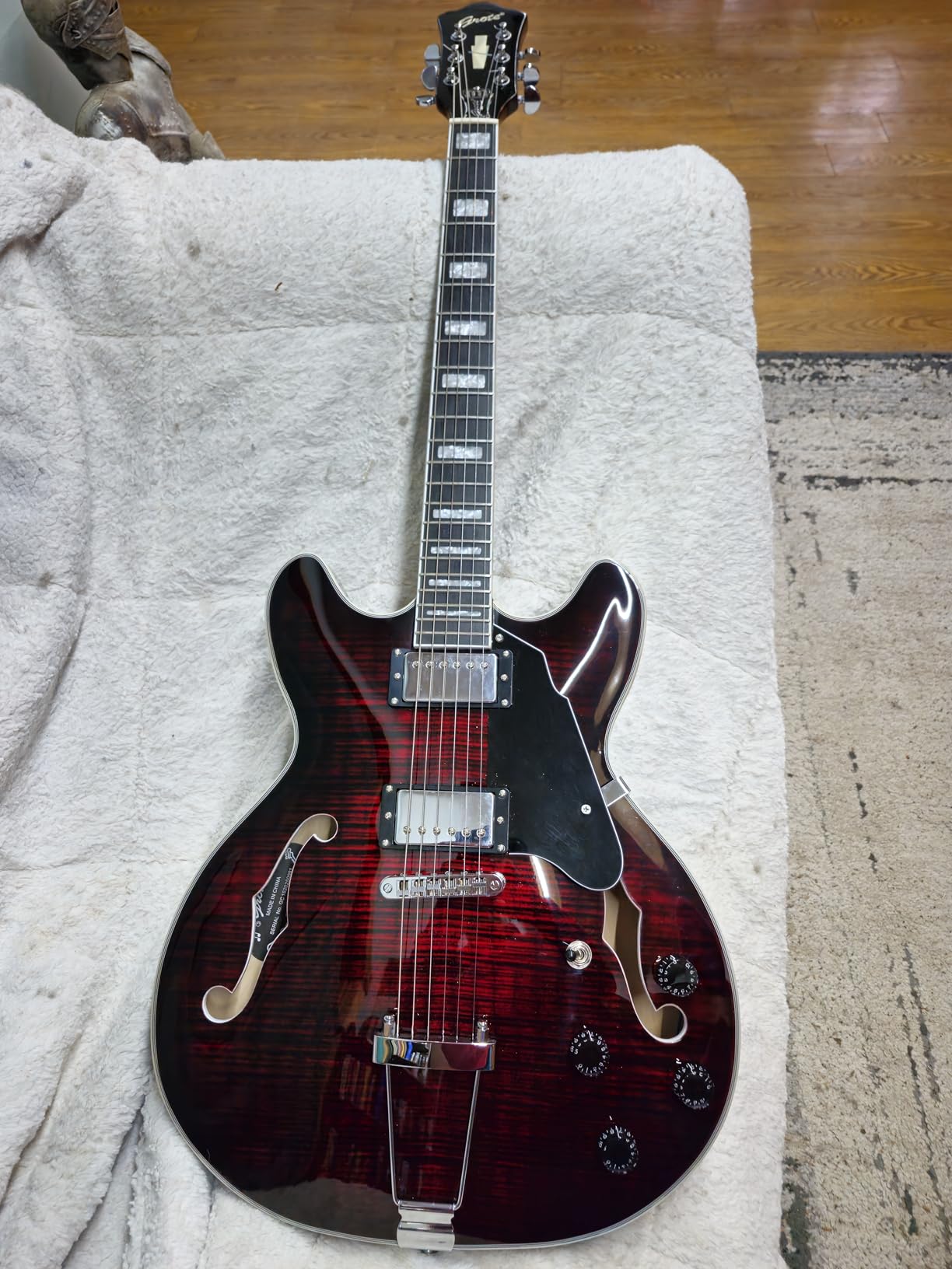 GROTE Jazz Electric Guitar Semi-Hollow Body Trapeze Tailpiece Bridge Guitar Gig Bag (RED) customer photo 1