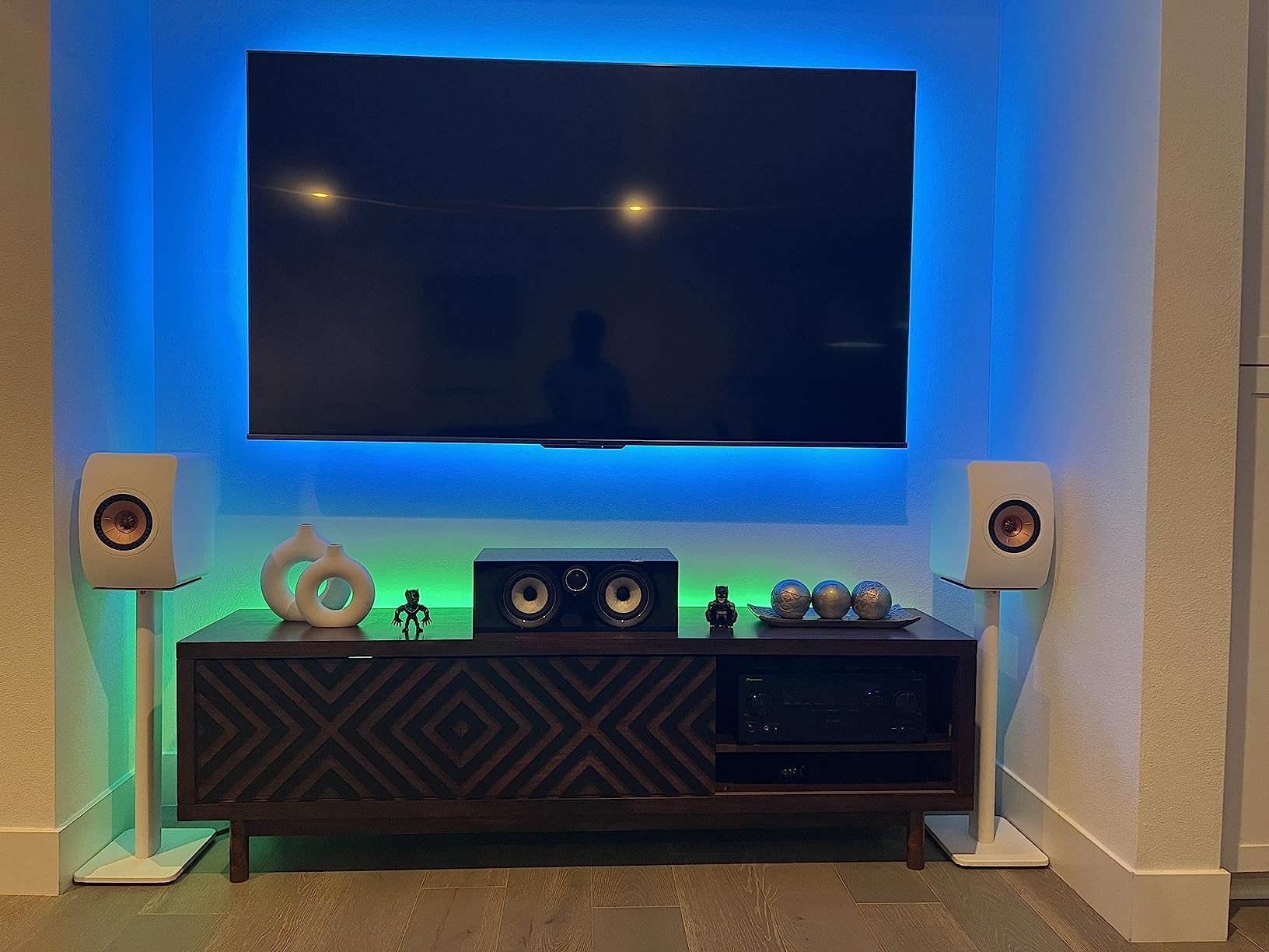 KEF LS50 Meta Bookshelf Speakers (Pair, Carbon Black) - Passive HiFi Audiophile Bookshelf Speaker with Metamaterial Uni-Q Driver customer photo 2