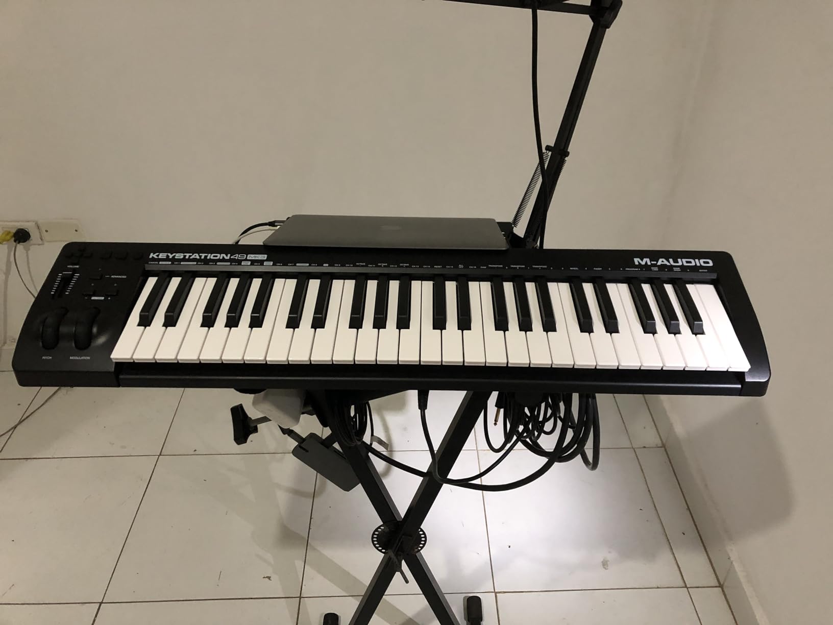 M-AUDIO Keystation 88 MK3 USB MIDI Controller | Semi-Weighted 88-Key Keyboard Controller for Complete Command of Virtual Synthesizers and Bundled DAW Recording Software customer photo 2