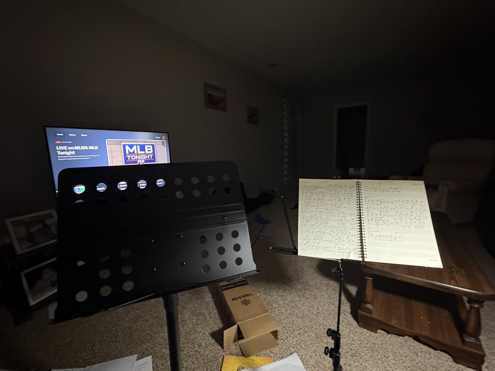 Vekkia Metal Professional Portable Perforated Sheet Music Stand customer photo 2